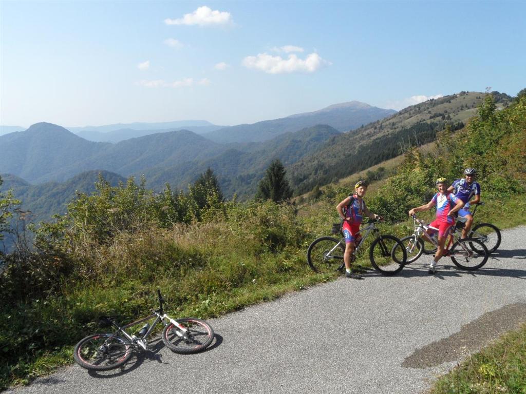 in lontananza il Monte Matajur.jpg
