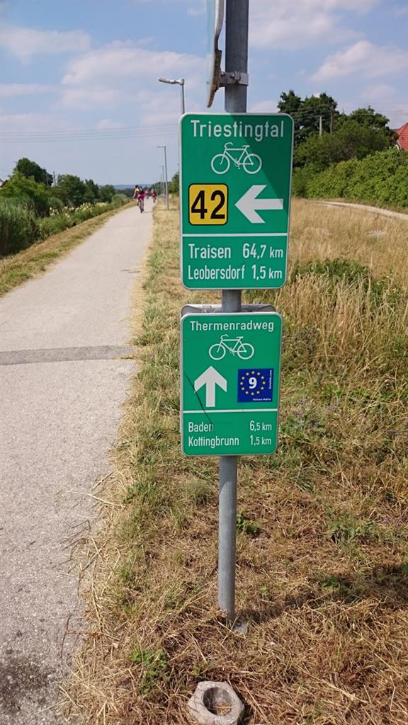 Ha qualcosa di familiare questo cartello indicante la valle del fiume Triesting...jpg