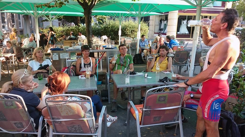 La prima birra a Vienna. Prosit!.jpg